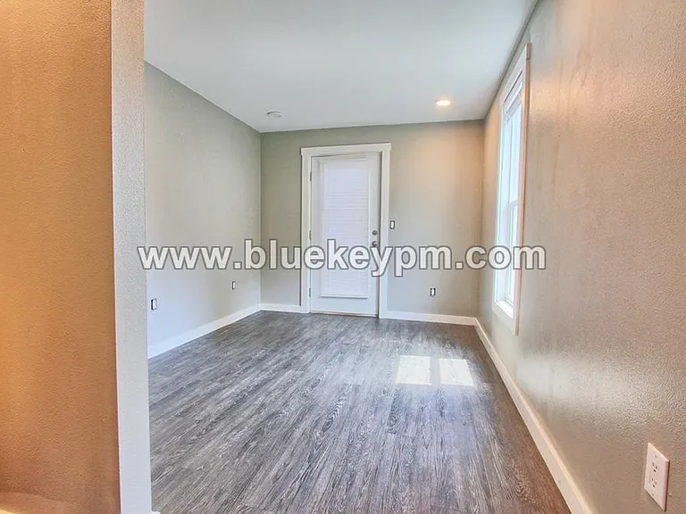 1614 Grant St #1 — Photo 8