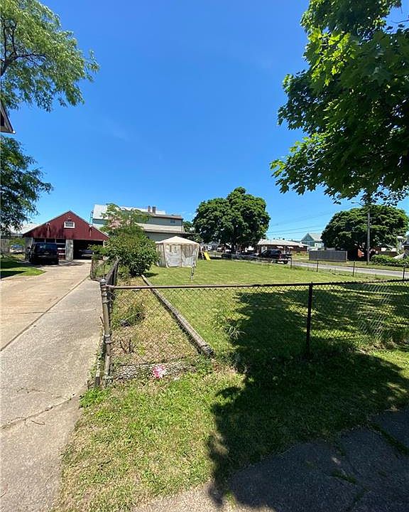 2nd image of 2018 Ferry Ave