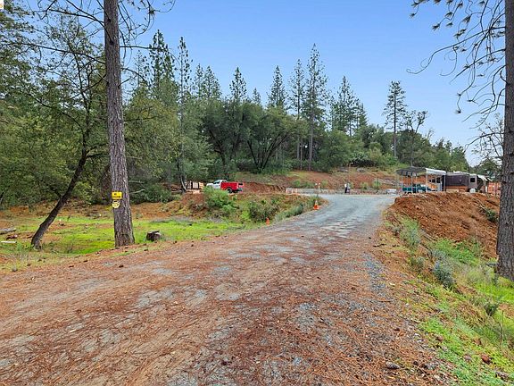 2nd image of 21901 Sawmill Flat Rd