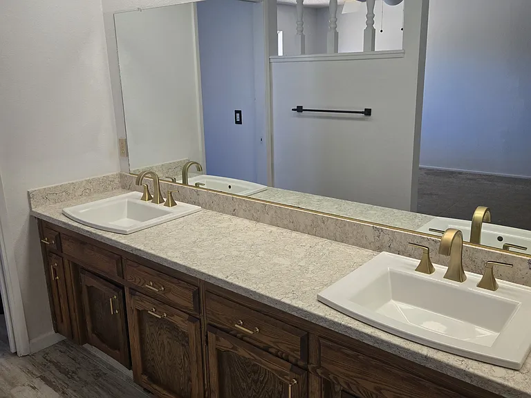 713 W Howell Ave — Photo 12