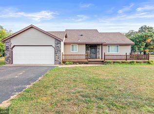 6105 Cougar Trl, North Branch, MN 55056