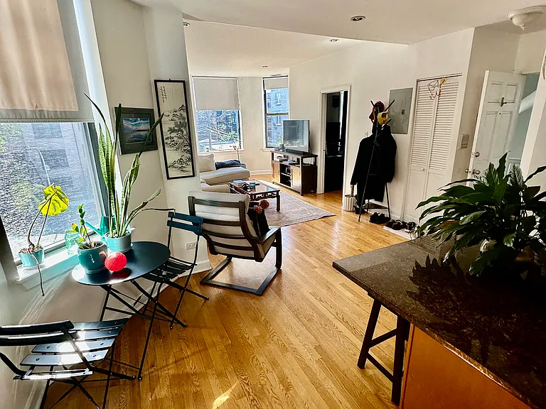 1143 N Mozart St #2F — Photo 4