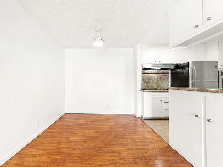 Burton Almont — Photo 19