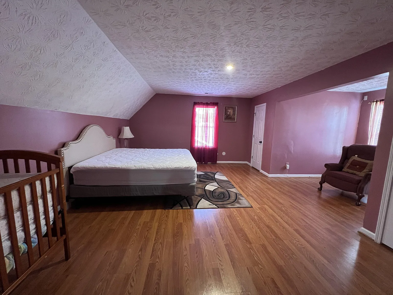 4 bed, 3.0 bath, 1944 sqft, $1,139 — Photo 1