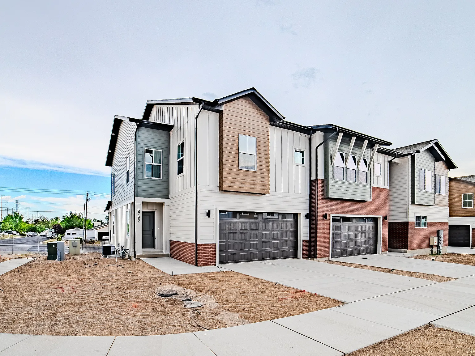 4 bed, 3.5 bath, 2076 sqft, $2,595 — Photo 2