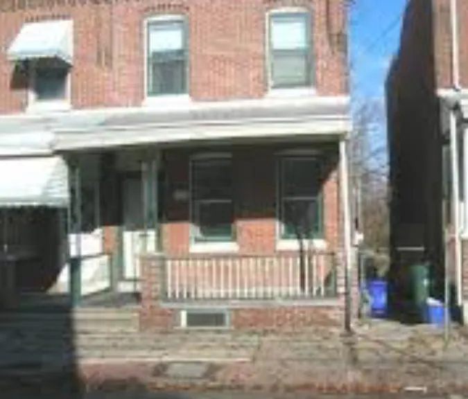 715 W Elm St — Photo 9