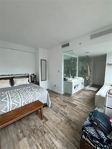 650 NE 32nd St #608 — Photo 11