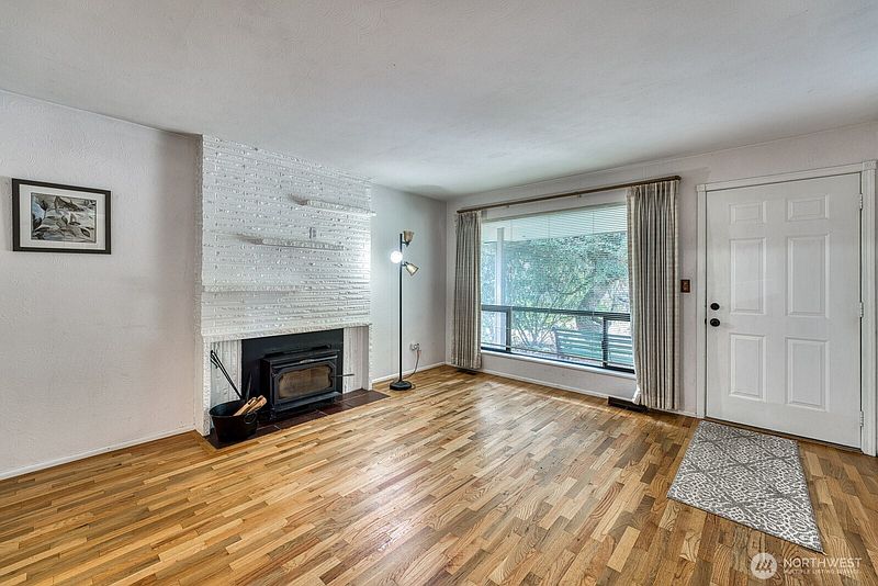 4th image of 3119 Crystal Springs Road W