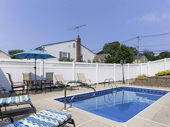 3rd image of 350 East Road