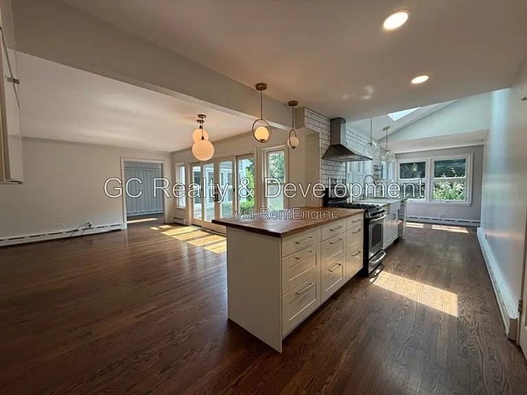 255 Crest Rd — Photo 6