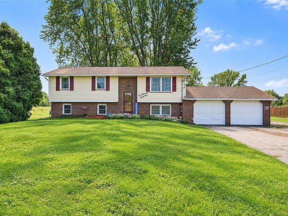 2nd image of 2049 N Hamlin Rd
