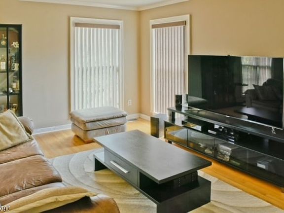 4th image of 181 Zeppi Ln