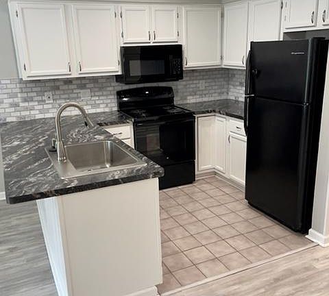 2nd image of 4958 Oak Hill Dr