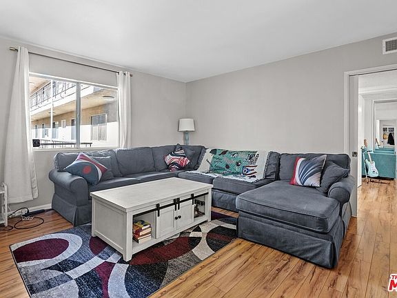 2nd image of 4358 Mammoth Ave APT 14
