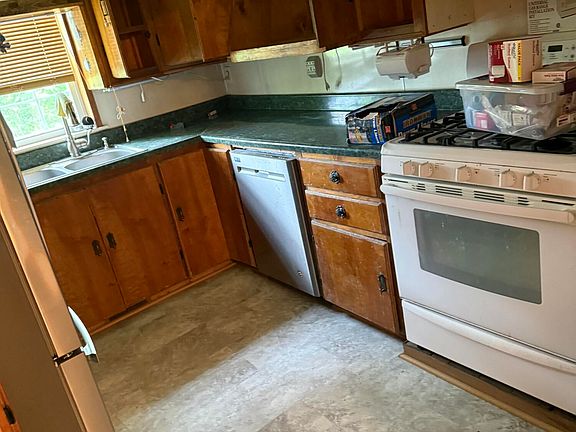 3rd image of 1012 1/2 Orndorff Rd