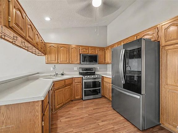3rd image of 16975 Lensman Rd