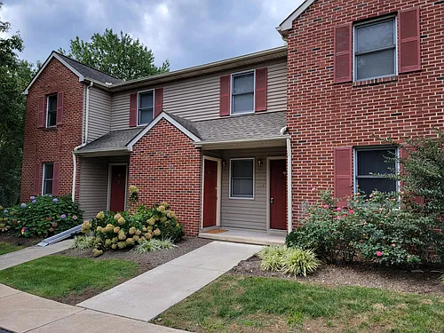 128 Hilldale Dr #L Photo 1
