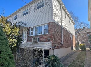 18916 Station Rd, Flushing, NY 11358