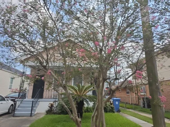2409 Upperline St, New Orleans, LA 70115