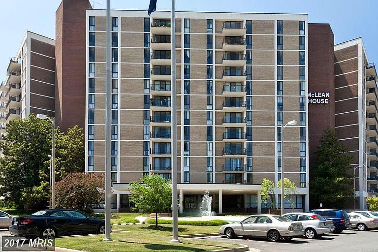 Conveniently located in downtown McLean