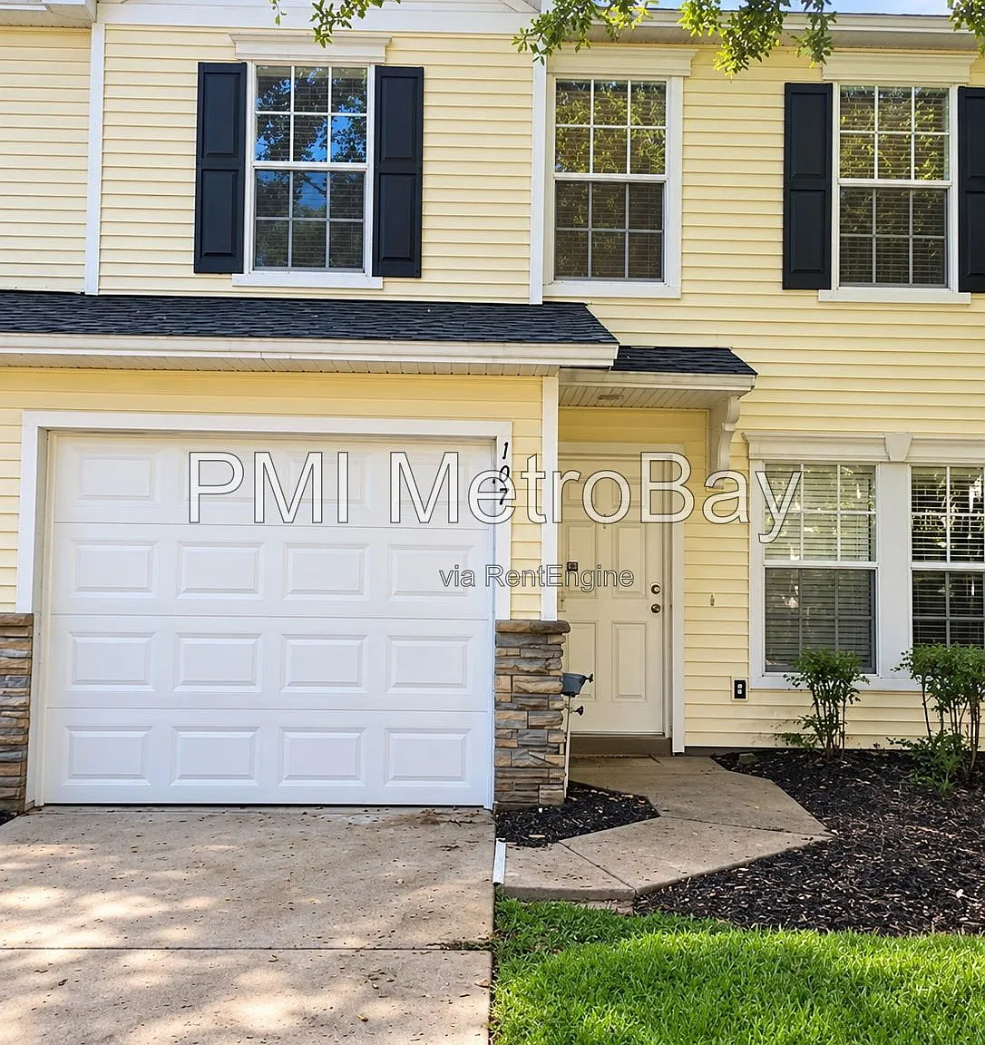 2 bed, 1.5 bath, 1315 sqft, $1,995 — Photo 1