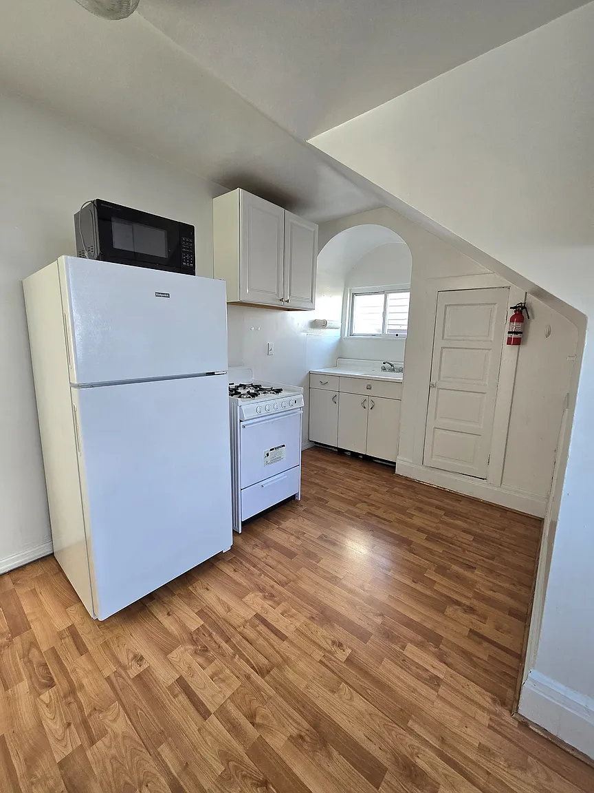 4105 Winterburn Ave APT 3 photo 1