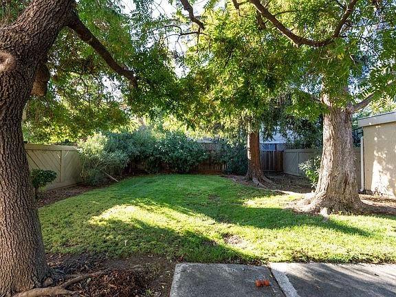 5th image of 250 Truckee Ln