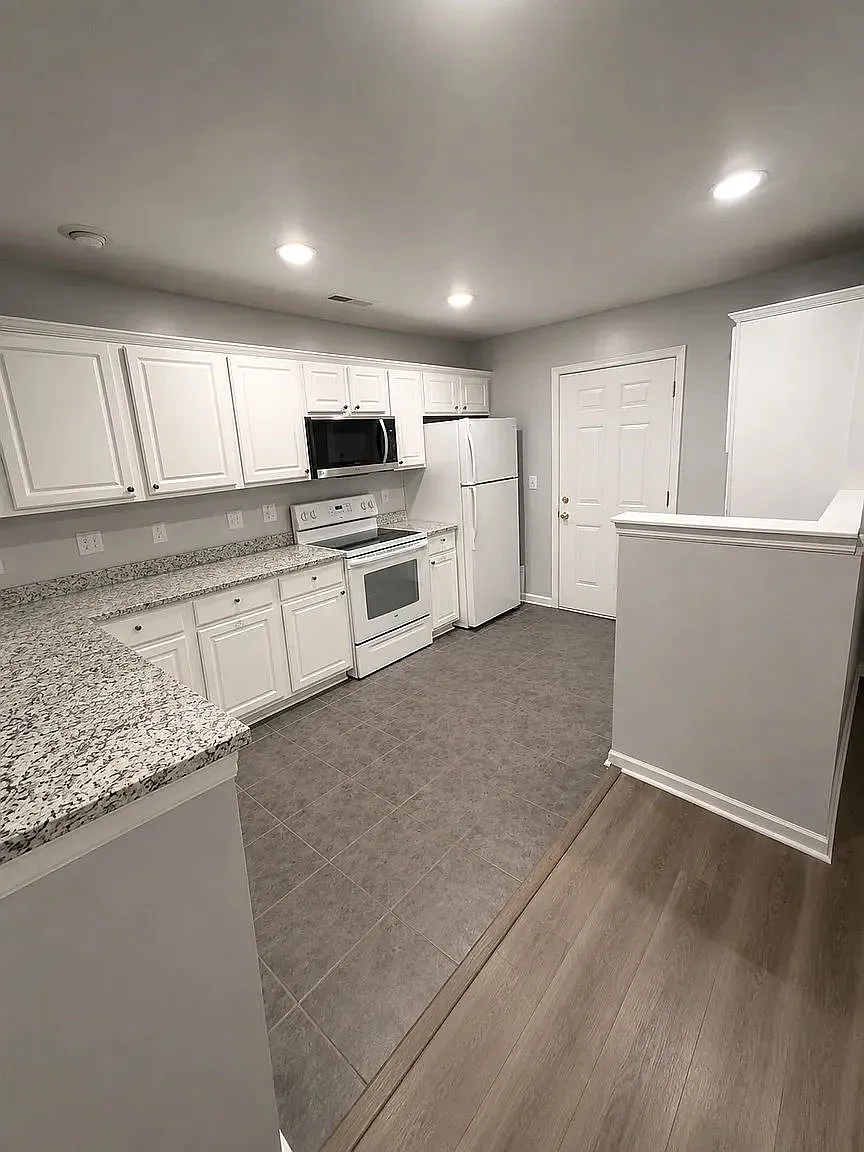 2 bed, 2.5 bath, 1353 sqft, $2,550 — Photo 4