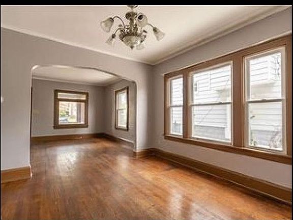 2nd image of 551 Parkview Ave