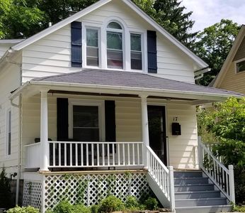 17 Bellview St, Chagrin Falls, OH, 44022