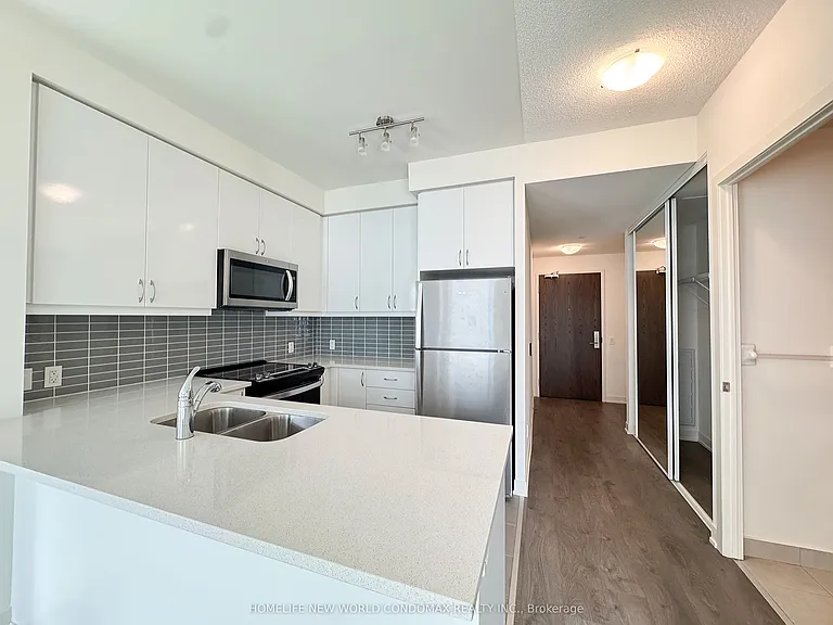 4955 Yonge St #806 — Photo 7
