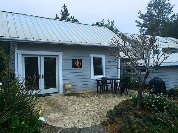 2nd image of 20 Rose Ln #9