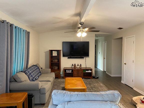4th image of 15 Anita Ln