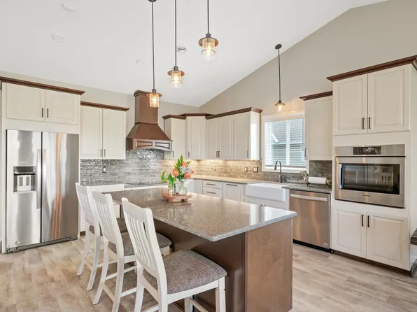 11316 Lancaster Way NE, Albertville, MN 55301