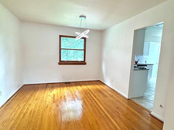 4th image of 1104 Hudson Ave