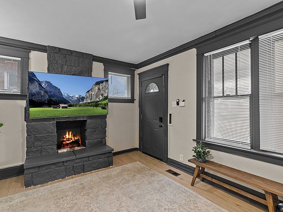 5th image of 3625 Winnebago St #1F