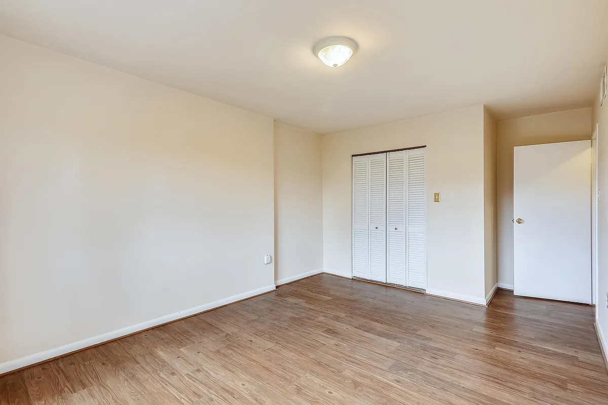 Building Photo - 7611 Maple Ave #602
