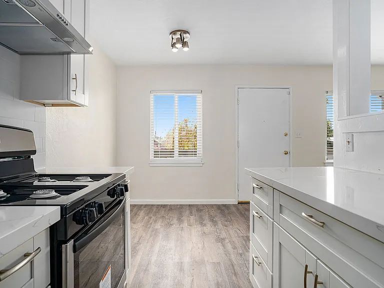 650 Alcatraz Ave #G — Photo 5