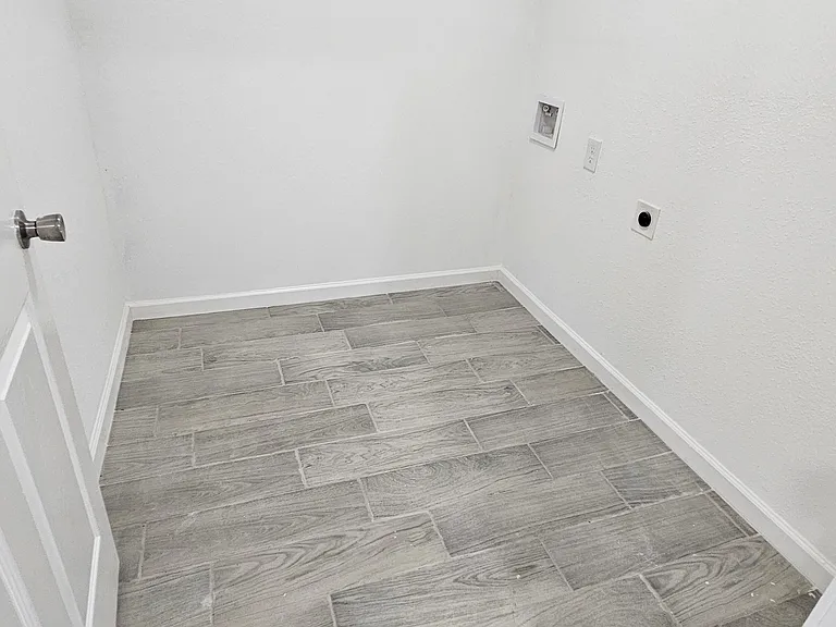 8125 Easton St — Photo 32