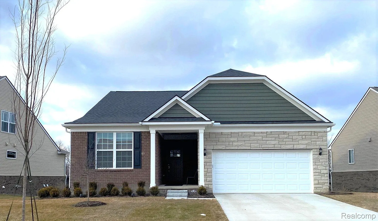 4942 Mayer photo 1