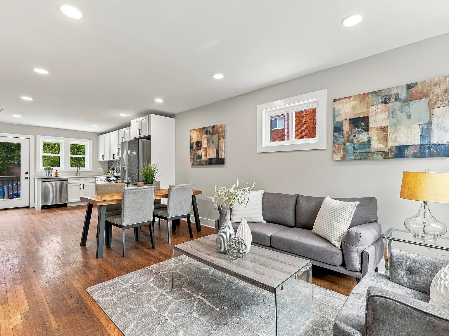 4 bed, 2.5 bath, 1424 sqft, $4,295 — Photo 4