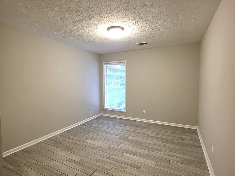250 Broken Lance Pl — Photo 14