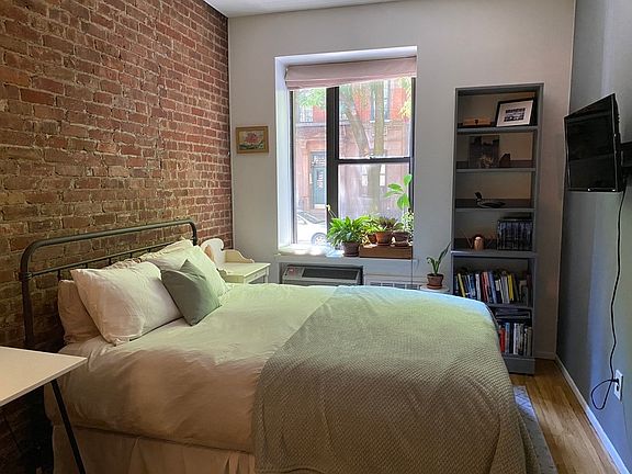 3rd image of 303 E 89th St APT 1C