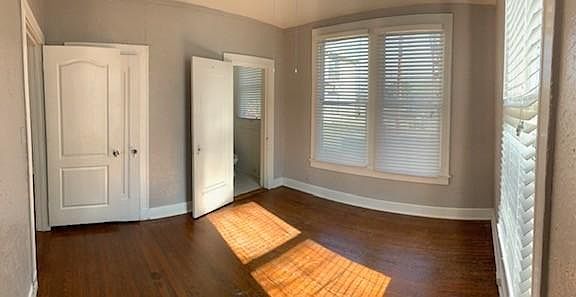 3rd image of 822 Ogden St APT 1