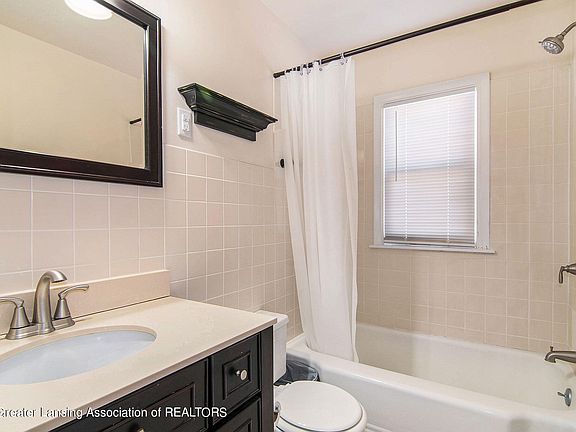 3rd image of 3212 Alden Dr