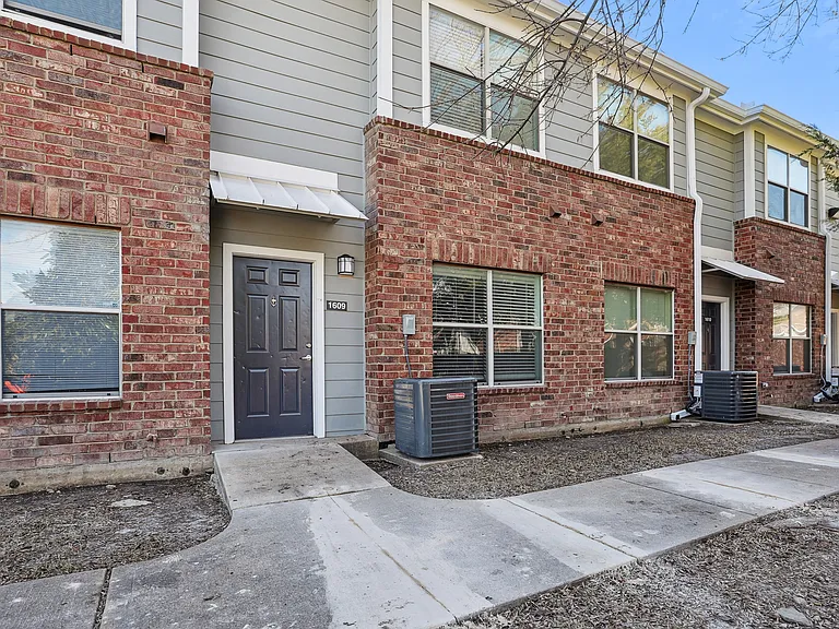 8004 W Virginia Dr — Photo 12