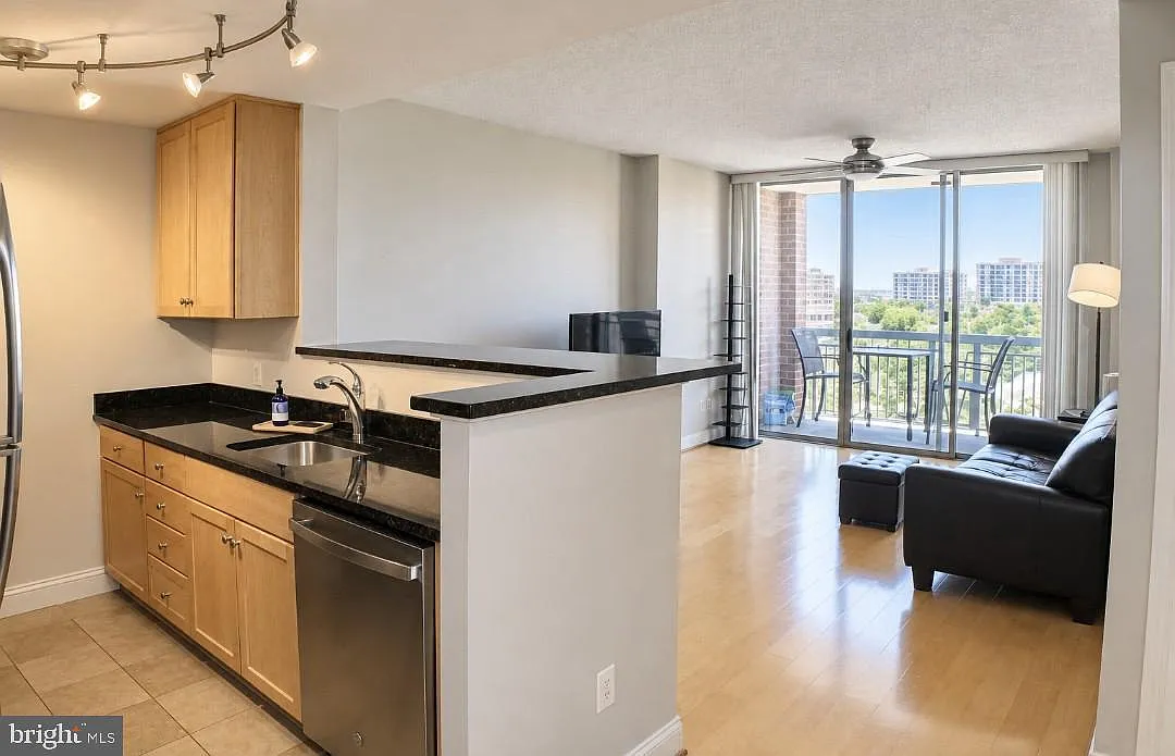 1020 N Highland St — Photo 4