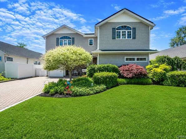 3720 Farmedge Court, Bethpage, NY 11714