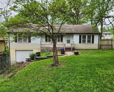 5215 NE 46th St, Kansas City, MO, 64117