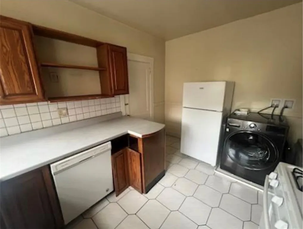 2 bed, $1,100 — Photo 4
